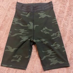 Good Anerican Icon Bike Short Camo Print NWOT $65